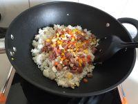 蘑菇香肠炒饭的做法步骤7