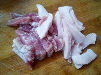 白菜猪肉炖粉条的做法步骤3
