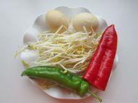 绿豆芽炒鸡蛋的做法步骤1