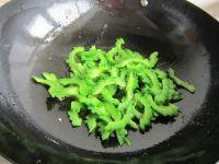 苦瓜炒鸡肉的做法步骤7