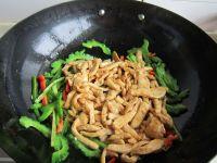 苦瓜炒鸡肉的做法步骤10