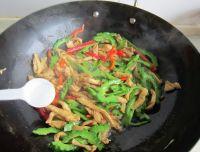 苦瓜炒鸡肉的做法步骤11