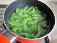 苦瓜炒肉的做法步骤5