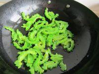 苦瓜炒肉的做法步骤8