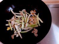 翠皮盐爆海螺片的做法步骤5