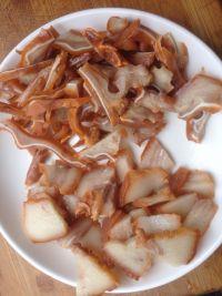 青椒炒卤味猪耳朵的做法步骤3