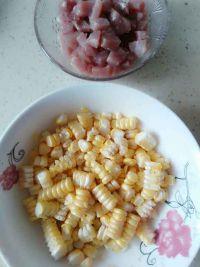 肉丁毛豆烧玉米粒的做法步骤2