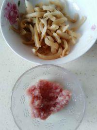 萝卜干烧皮蛋的做法步骤1