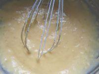 香蕉戚风的做法步骤5