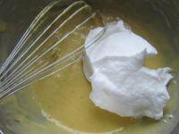 香蕉戚风的做法步骤7