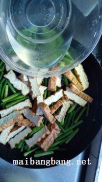 蒜苔炒油浆豆腐的做法步骤6