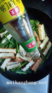 蒜苔炒油浆豆腐的做法步骤7