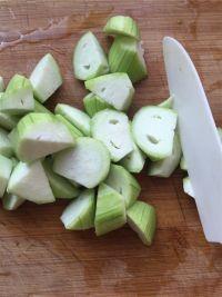 丝瓜炒鸡蛋的做法步骤1