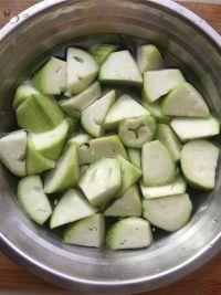 丝瓜炒鸡蛋的做法步骤2