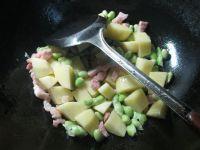 咸肉毛豆煮土豆的做法步骤5