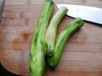 丝瓜烧油豆腐的做法步骤1