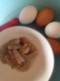 虾仁炒鸡蛋的做法步骤1