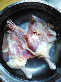 红烧鸭腿炖土豆的做法步骤1