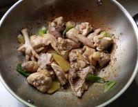 珊瑚菌烧鸡块的做法步骤5