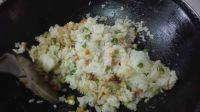 菠萝鲜虾炒饭的做法步骤10