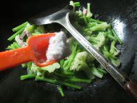 咸肉空心菜梗炒花菜的做法步骤5