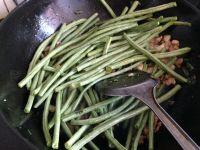 肉沫煸豇豆的做法步骤6