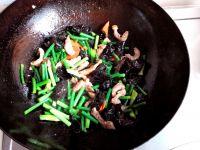 蒜苔木耳炒肉的做法步骤8
