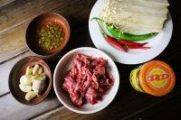 酸汤金针肥牛的做法步骤1