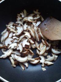 油焖香菇盖饭的做法步骤5