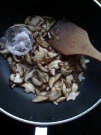 油焖香菇盖饭的做法步骤6