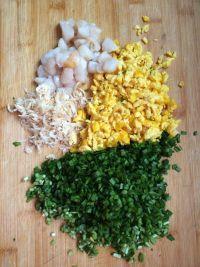 韭菜鸡蛋扇贝丁馅饼的做法步骤1