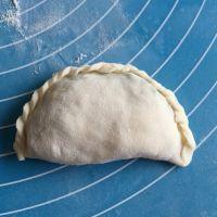 韭菜盒子的做法步骤13