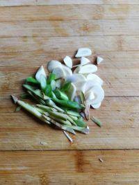 肉片炒口蘑的做法步骤2