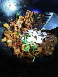 肉片炒口蘑的做法步骤9