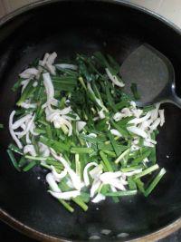 墨鱼炒韭菜的做法步骤5