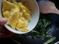 蒲公英炒鸡蛋的做法步骤7