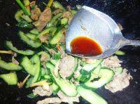 青瓜炒牛肉的做法步骤5