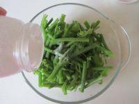 小炒南瓜梗的做法步骤3