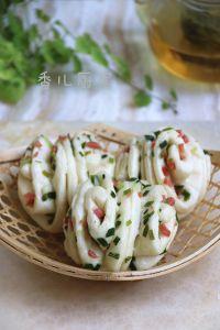 香肠小葱花卷的做法步骤12