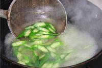 凉菜酱香秋葵的做法步骤4