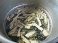 酸菜腐竹煮排骨的做法步骤8