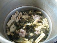酸菜腐竹煮排骨的做法步骤11