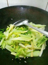 素炒芹菜的做法步骤3