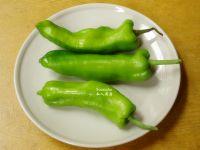 火腿青椒煎蛋的做法步骤1