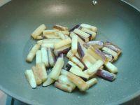 咸肉烧茄子的做法步骤3