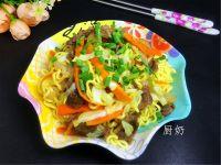 牛肉胡萝卜炒快餐面#小虾创意料理#的做法步骤12