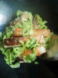 苦瓜焖草鱼的做法步骤7