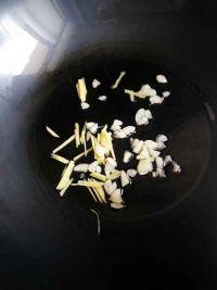 青椒炒黄鳝的做法步骤5