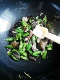 青椒炒黄鳝的做法步骤8