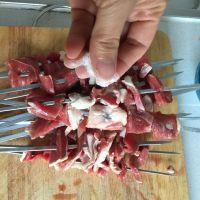 新疆烤羊肉串的做法步骤4